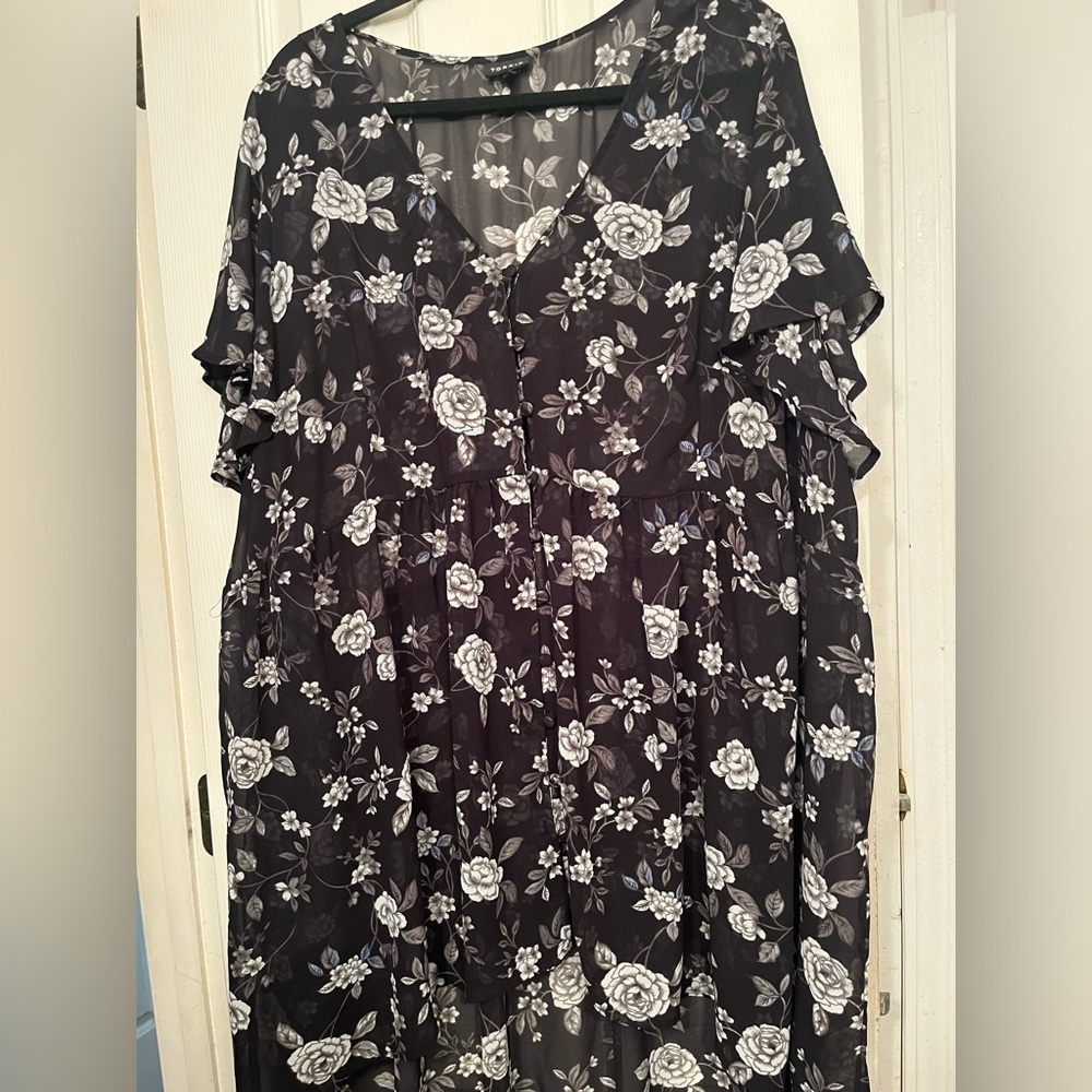 5X Torrid Black and White Floral Sheer Blouse